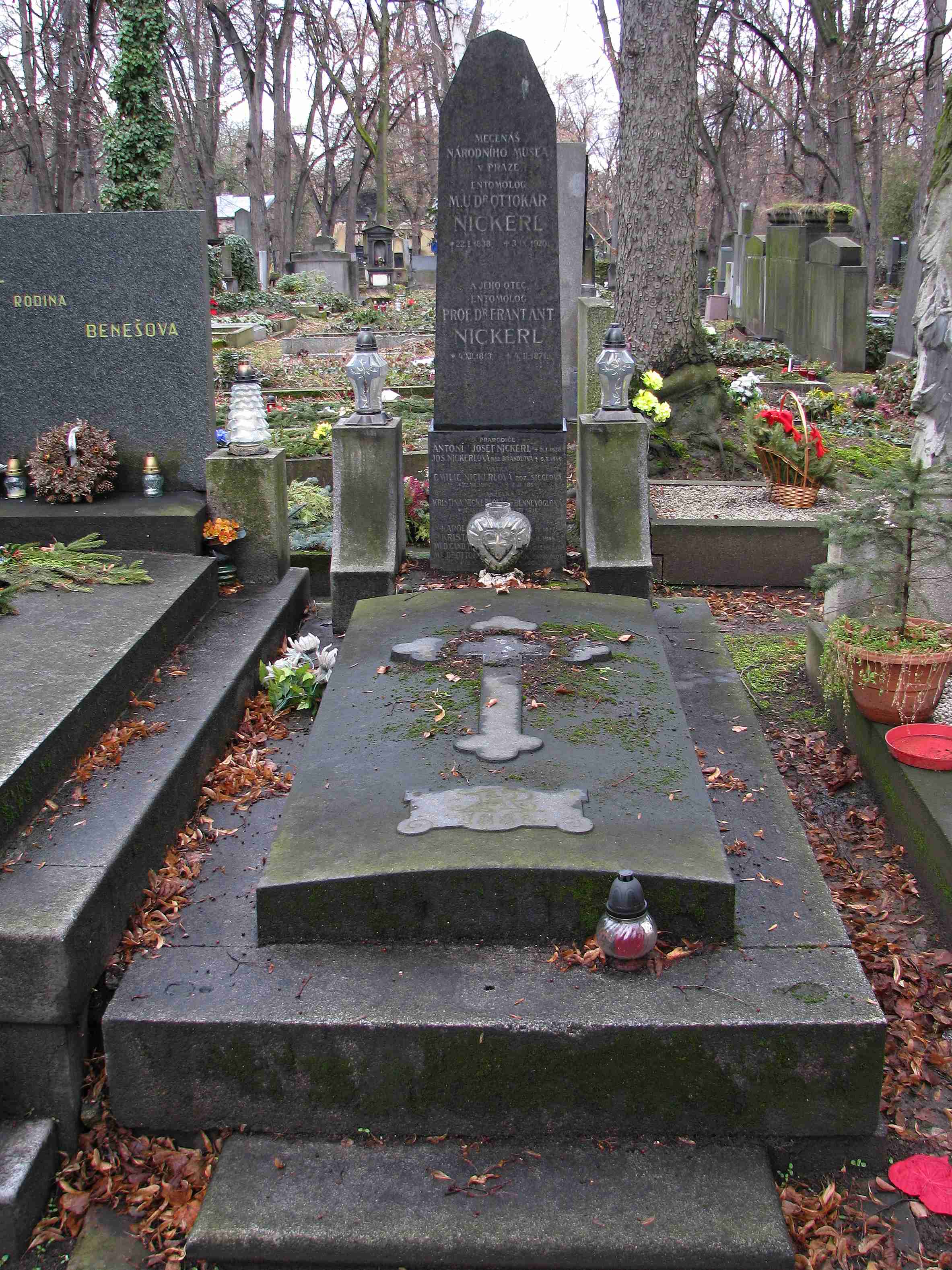 Hrob F.A. Nickerla na Olšanských hřbitovech v Praze